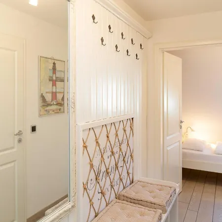Carlotta S Beachroom List Exterior photo