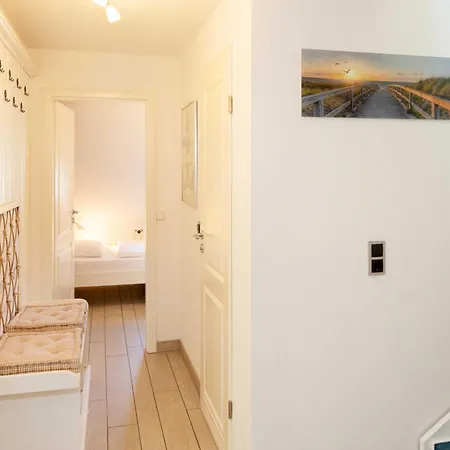 Carlotta S Beachroom List Exterior photo