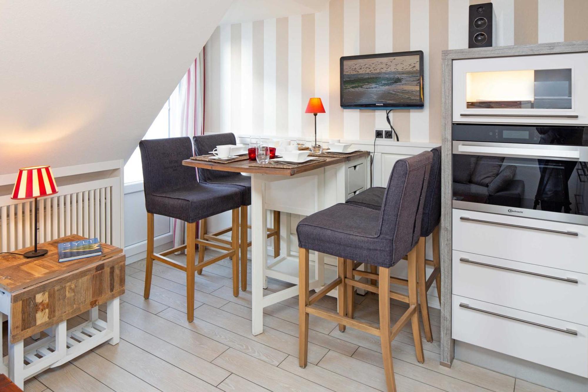 Carlotta S Beachroom Homestay List